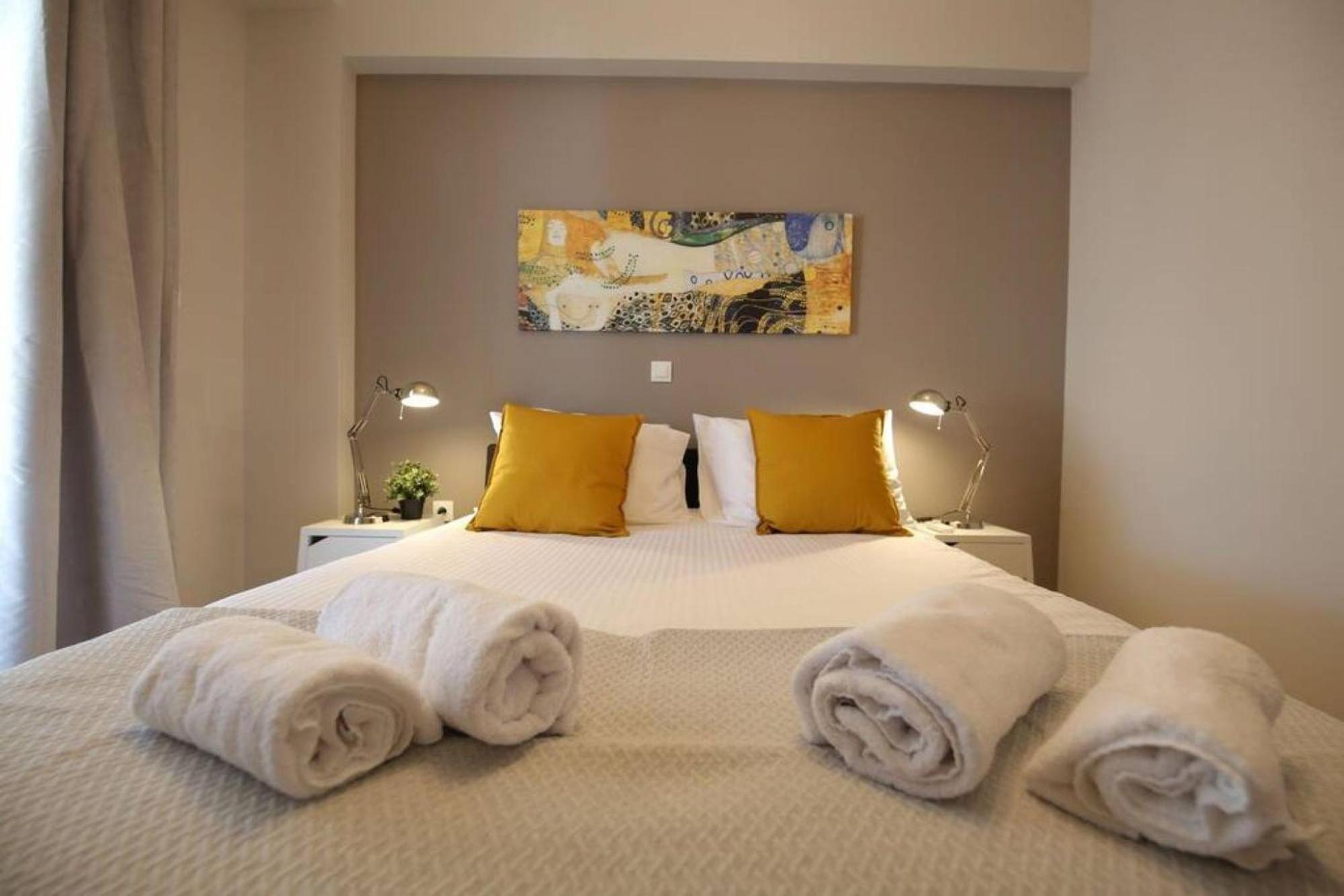 Ferienwohnung Penthouse Lux Flat With 2 Bd Next To Larissis Athen Exterior foto