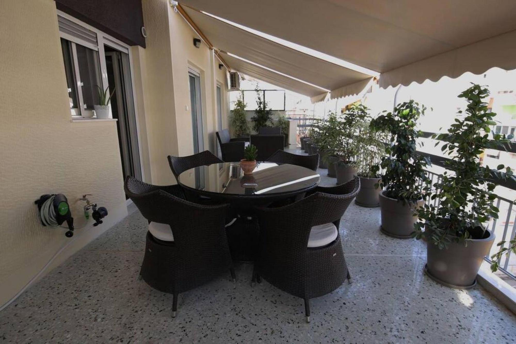 Ferienwohnung Penthouse Lux Flat With 2 Bd Next To Larissis Athen Exterior foto