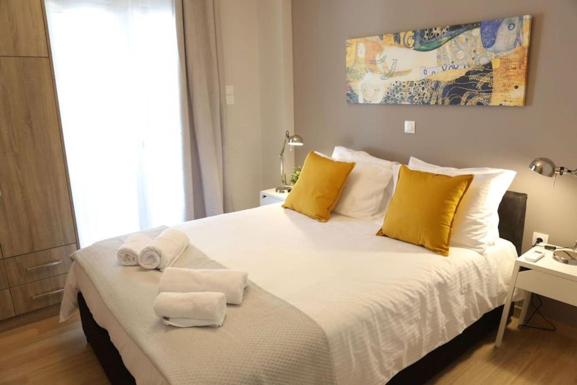Ferienwohnung Penthouse Lux Flat With 2 Bd Next To Larissis Athen Exterior foto